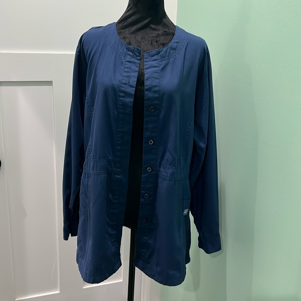 Uniform advantage butter soft nursing jacket. Size large. Navy blue.